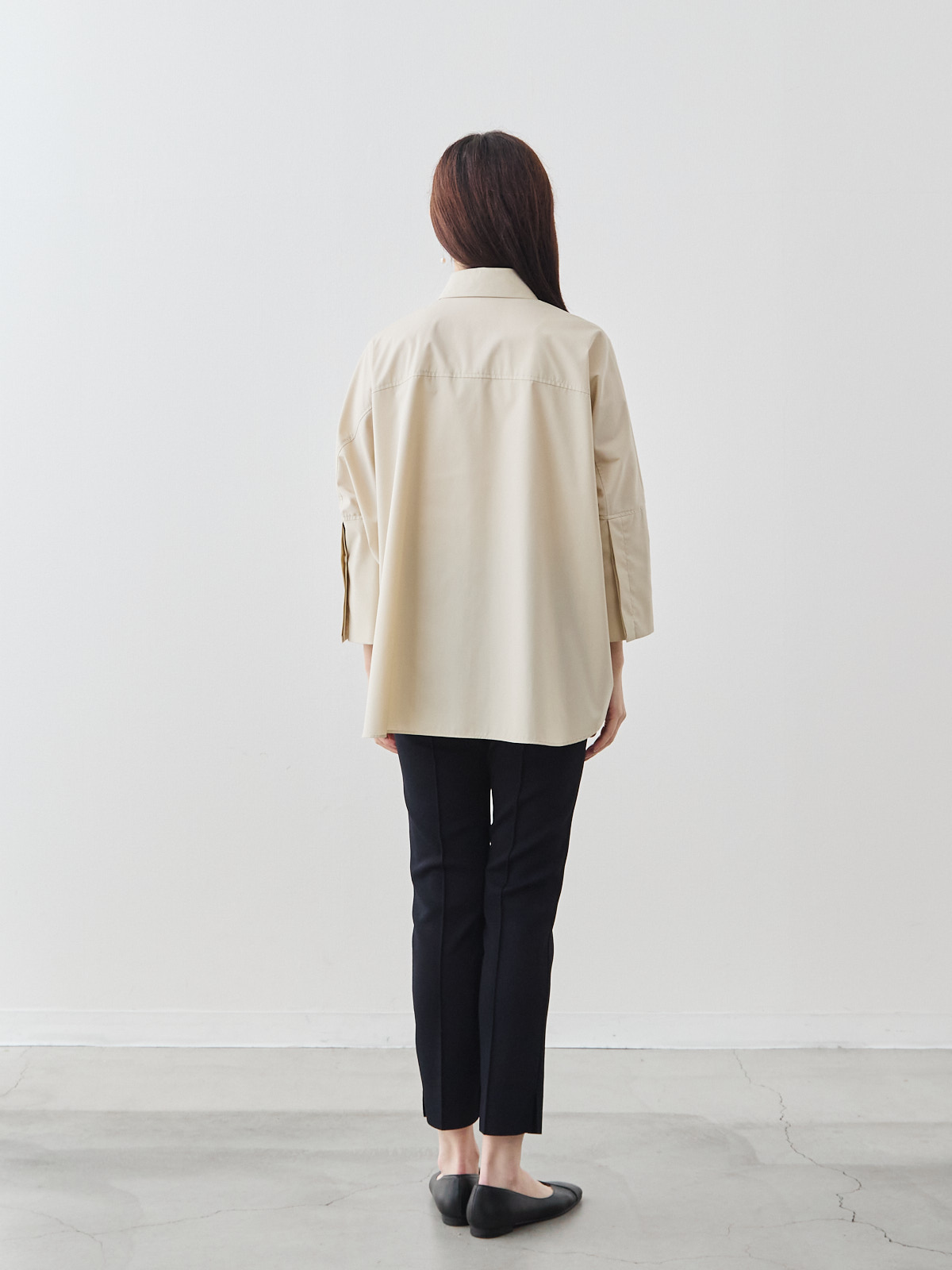 ボクシーカフスブラウス/ベージュ モデル 171cm サイズ フリー