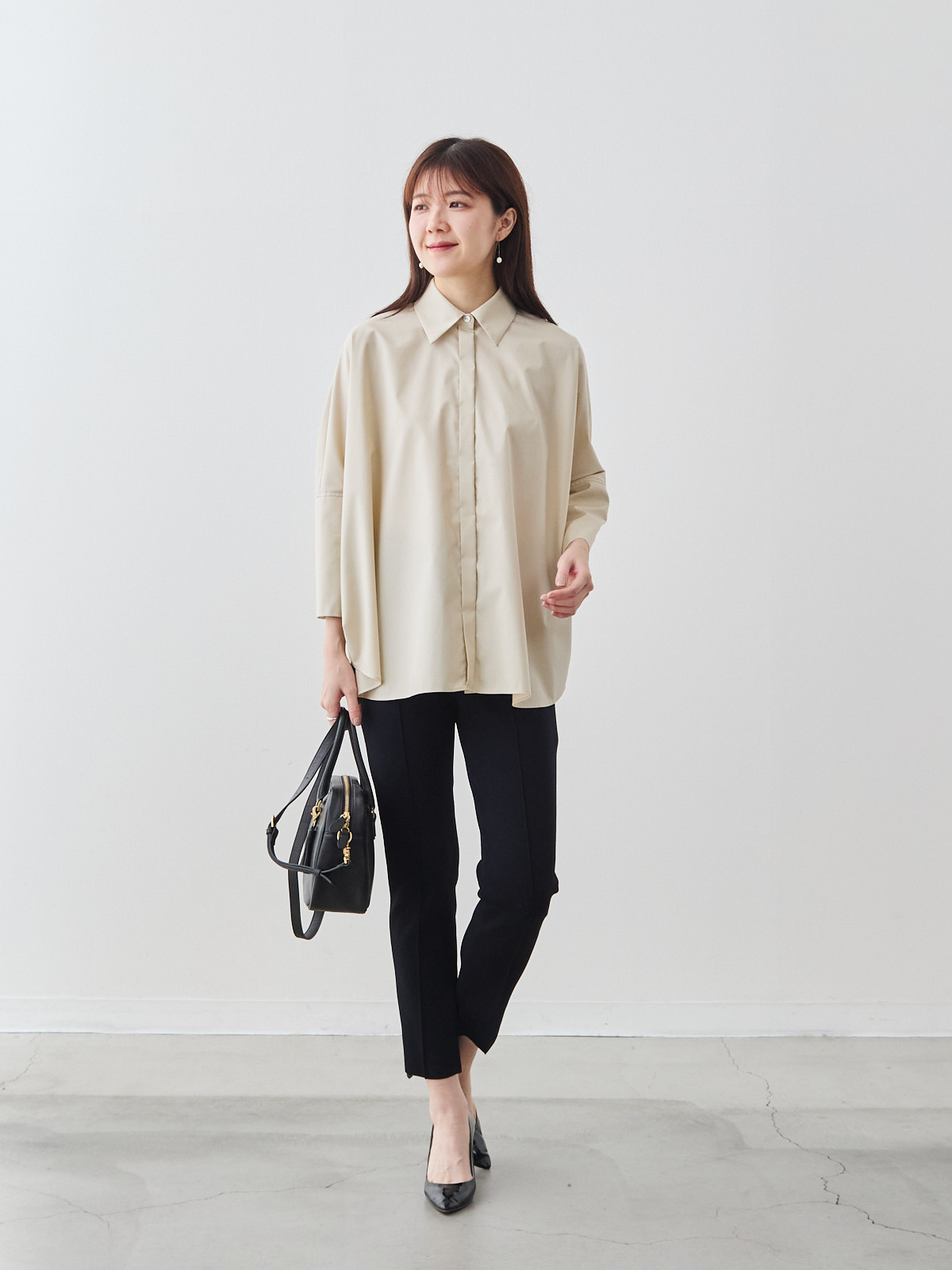 ボクシーカフスブラウス/ベージュ モデル 171cm サイズ フリー