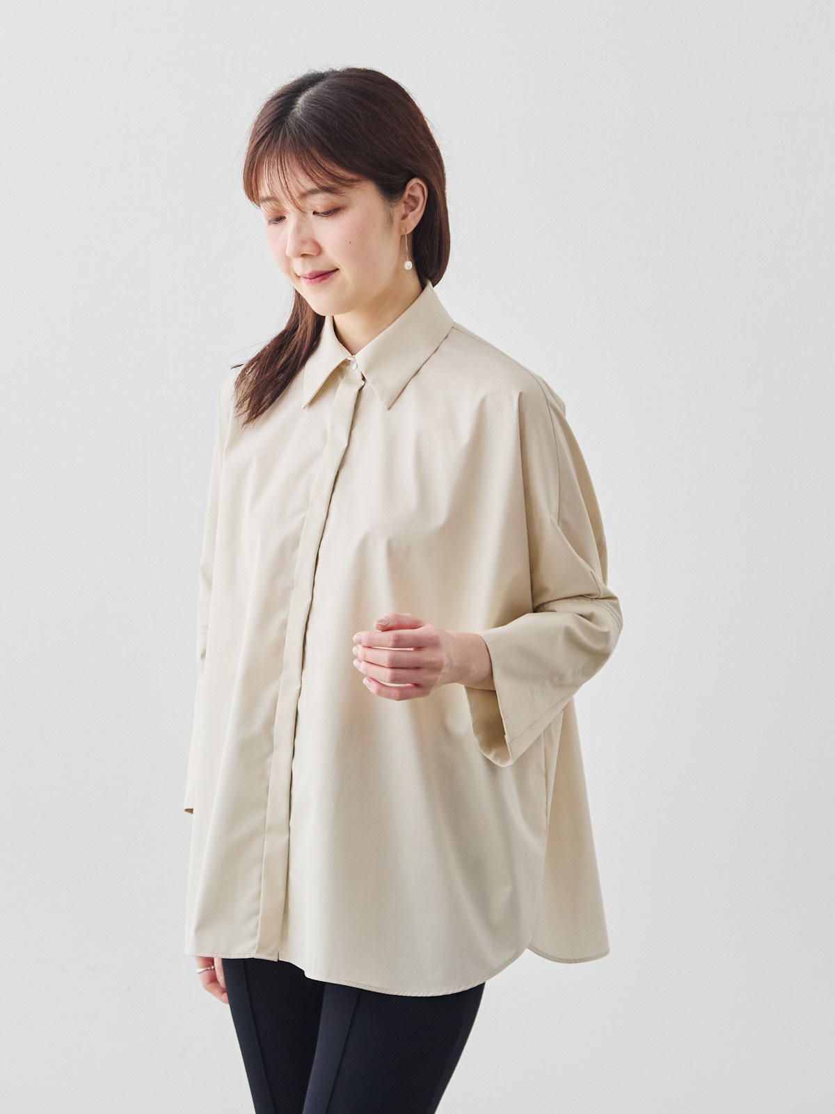 ボクシーカフスブラウス/ベージュ モデル 171cm サイズ フリー