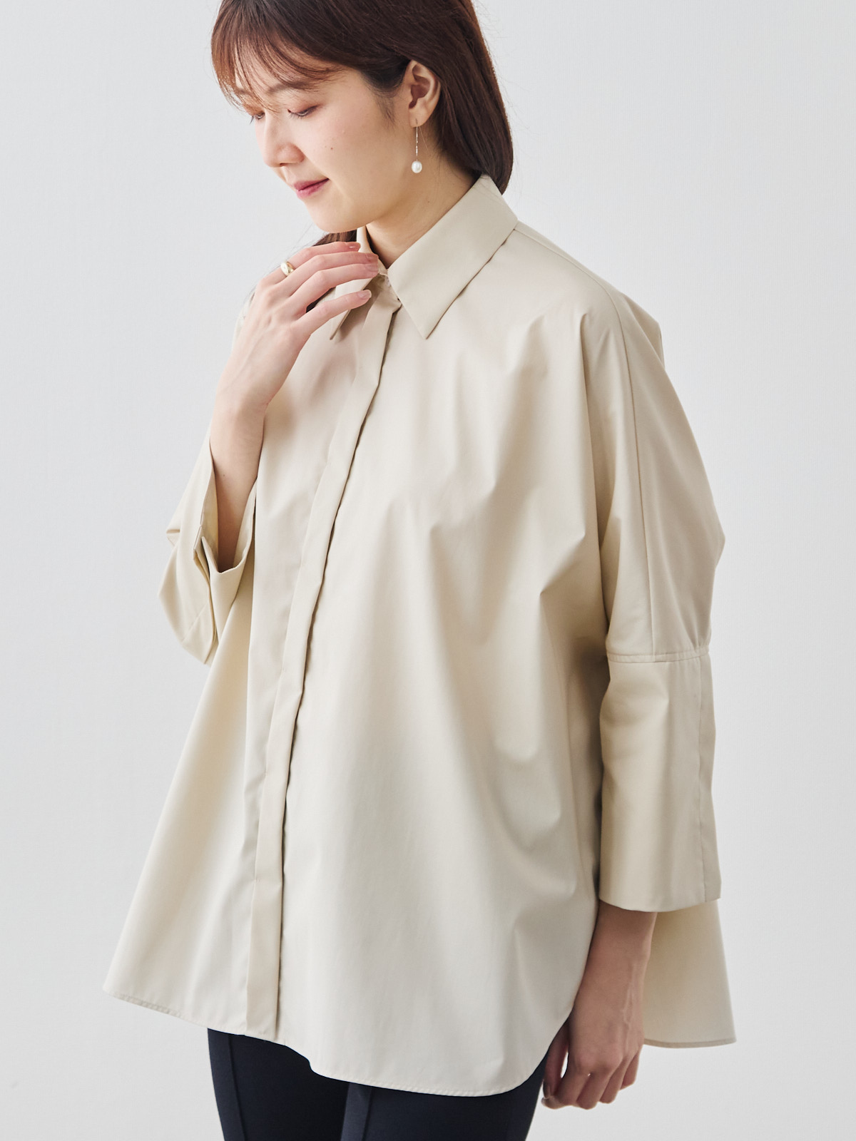 ボクシーカフスブラウス/ベージュ モデル 171cm サイズ フリー
