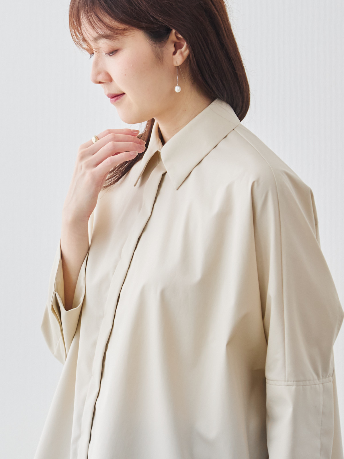 ボクシーカフスブラウス/ベージュ モデル 171cm サイズ フリー