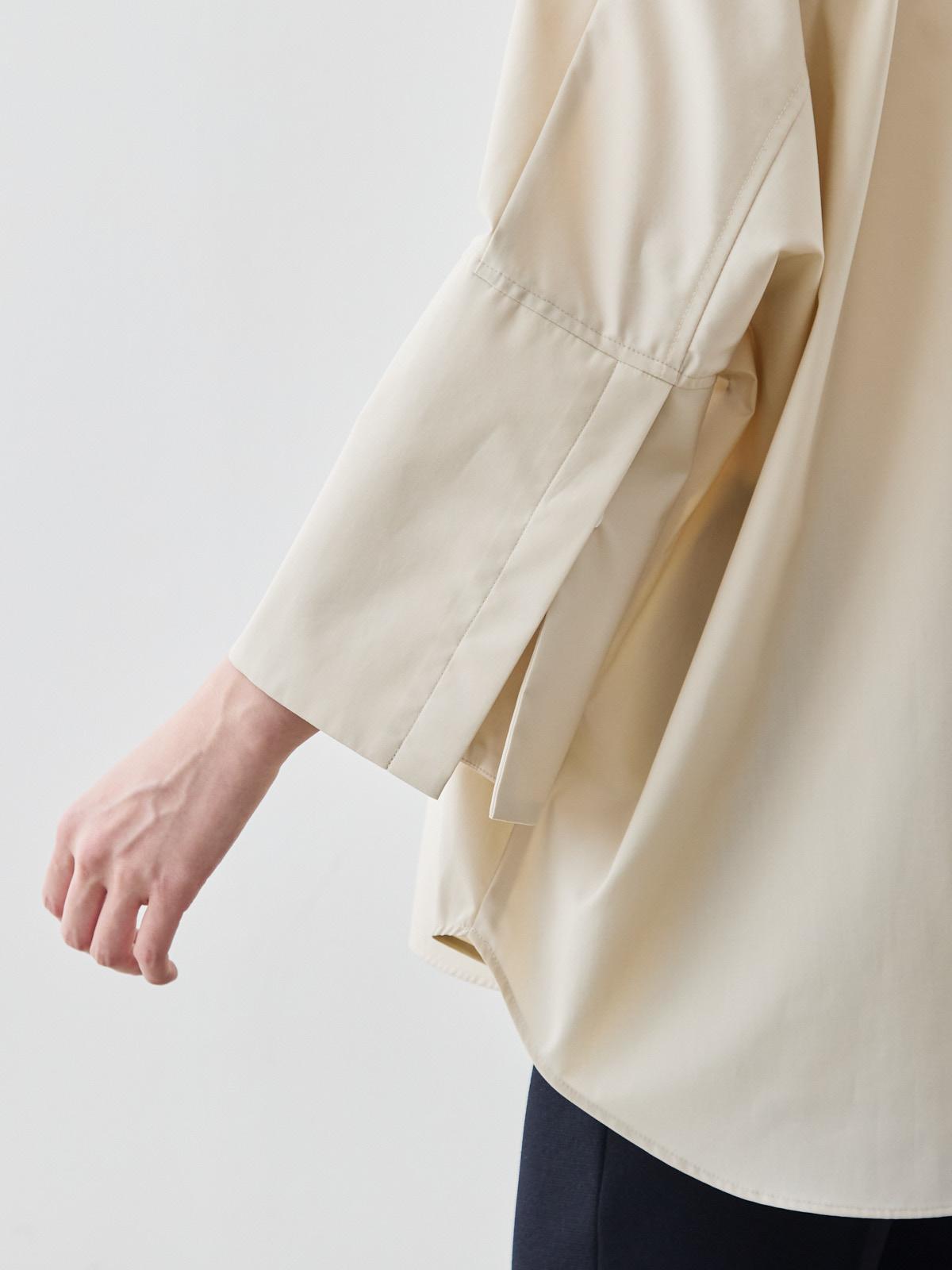 ボクシーカフスブラウス/ベージュ