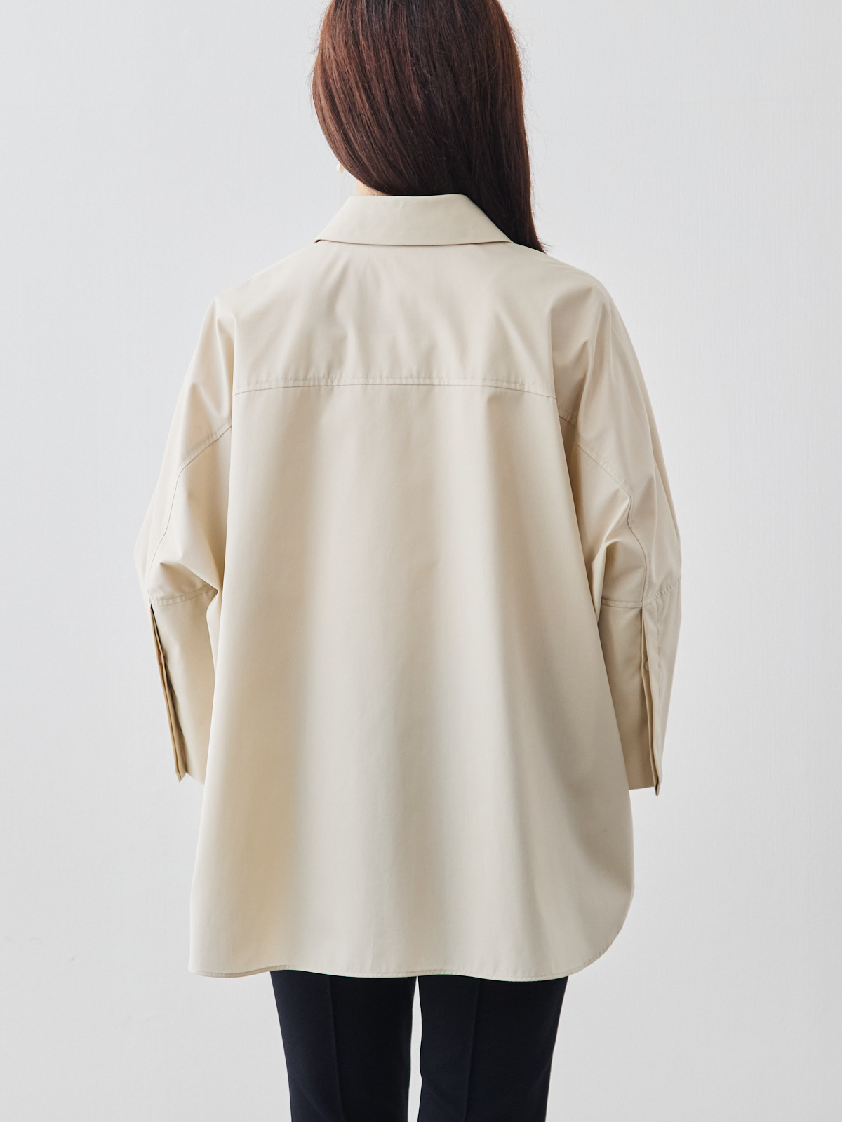ボクシーカフスブラウス/ベージュ モデル 171cm サイズ フリー