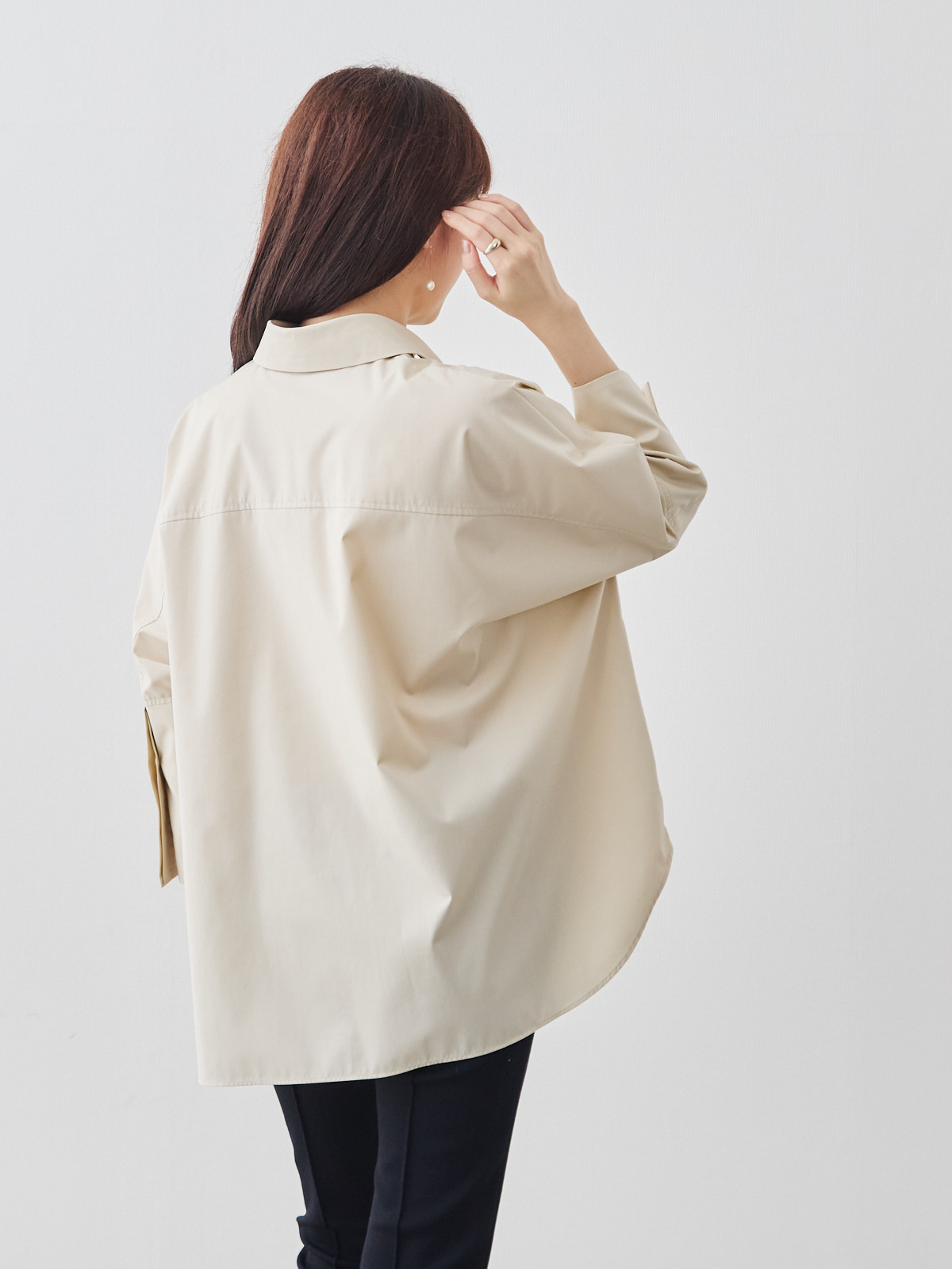 ボクシーカフスブラウス/ベージュ モデル 171cm サイズ フリー