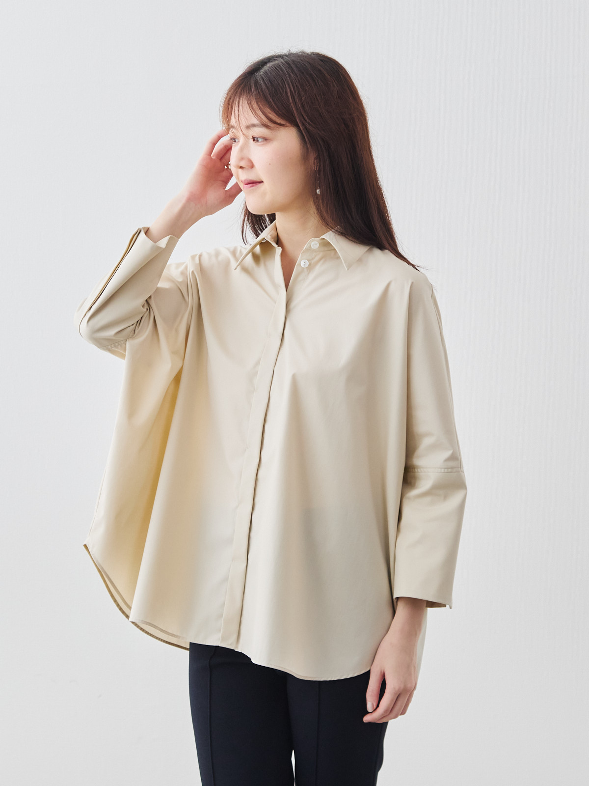 ボクシーカフスブラウス/ベージュ モデル 171cm サイズ フリー
