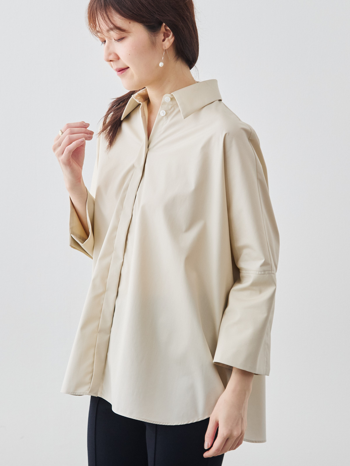 ボクシーカフスブラウス/ベージュ モデル 171cm サイズ フリー