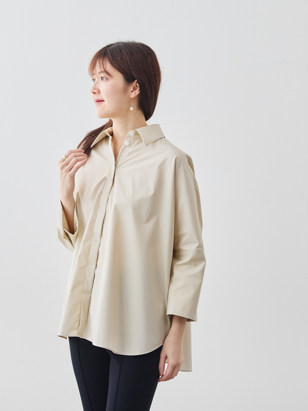 ボクシーカフスブラウス/ベージュ モデル 171cm サイズ フリー
