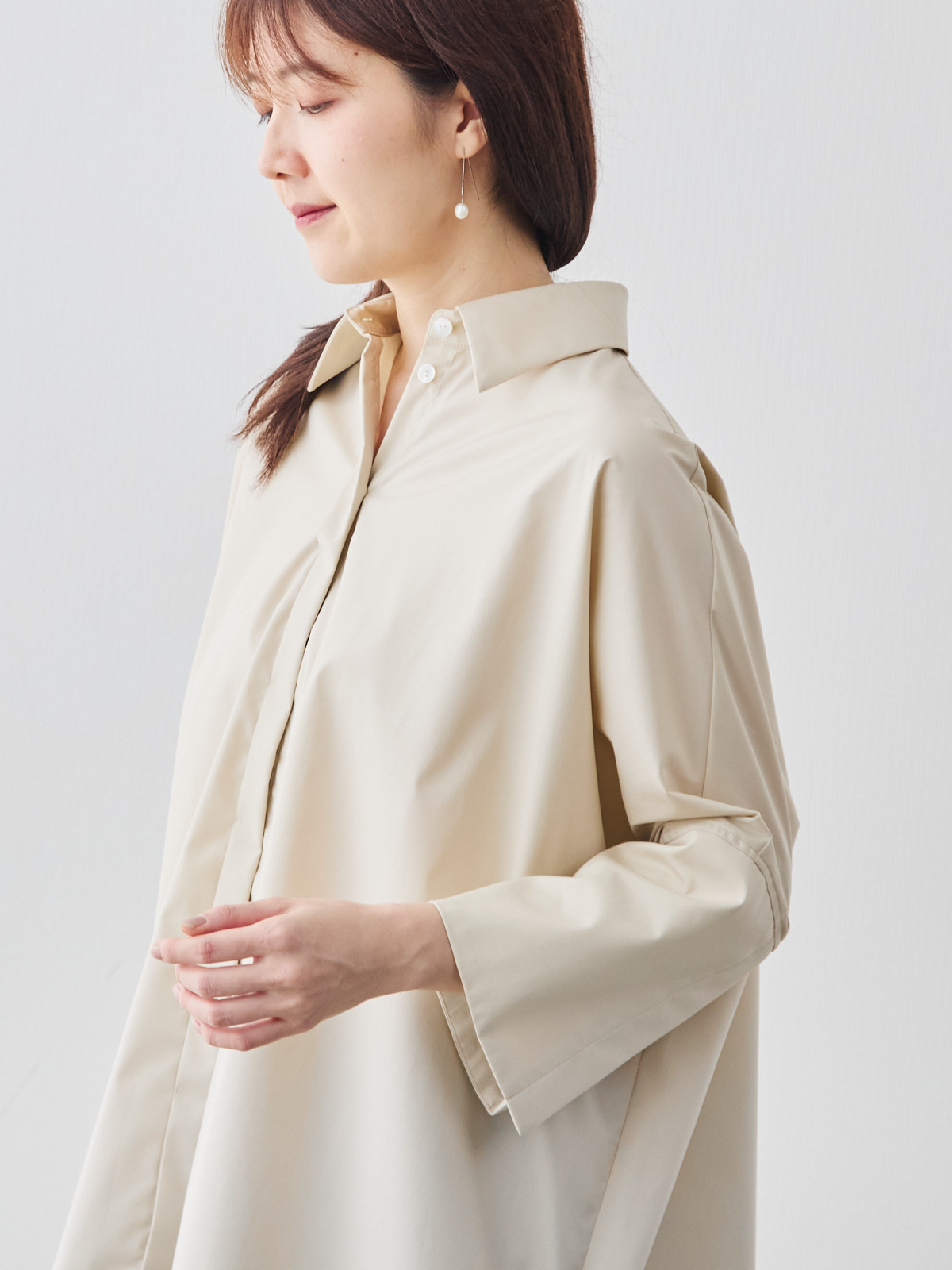 ボクシーカフスブラウス/ベージュ モデル 171cm サイズ フリー