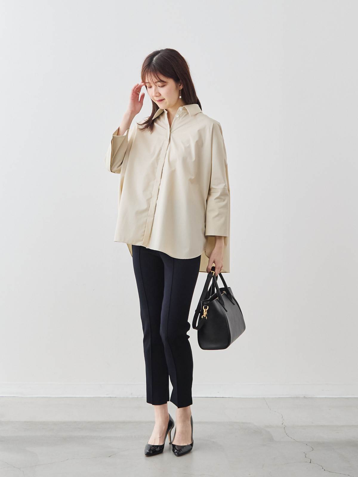 ボクシーカフスブラウス/ベージュ モデル 171cm サイズ フリー