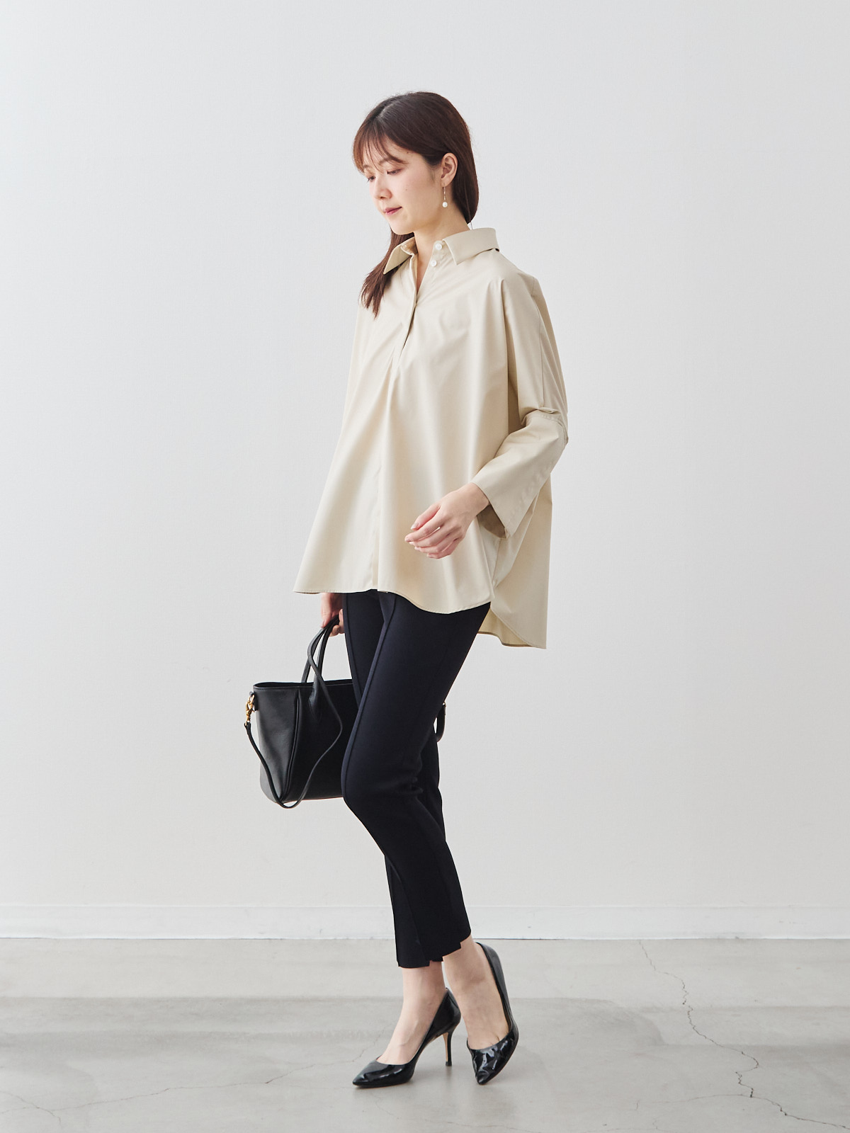 ボクシーカフスブラウス/ベージュ モデル 171cm サイズ フリー