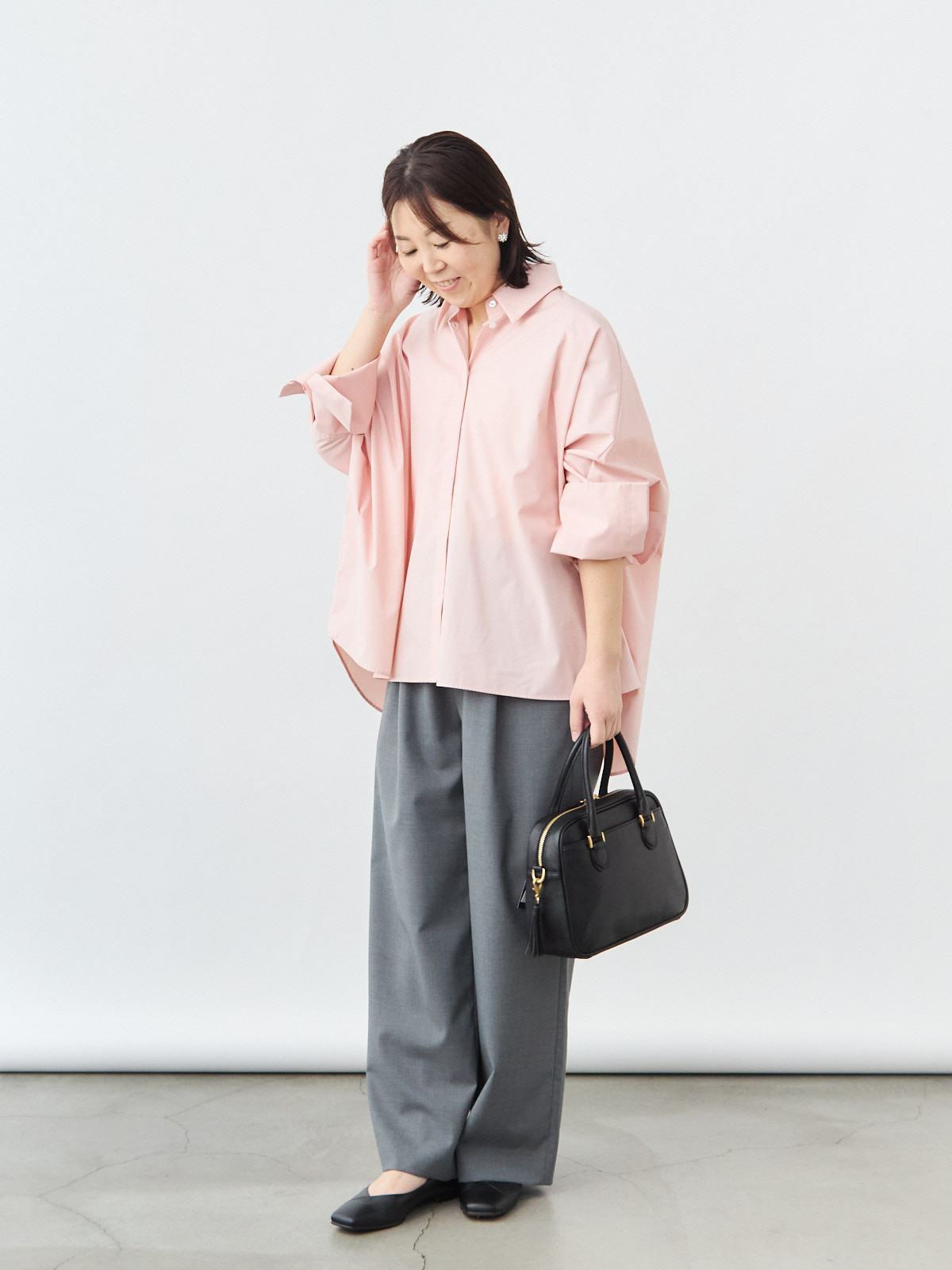 ボクシーカフスブラウス/ベージュ モデル 156cm サイズ フリー