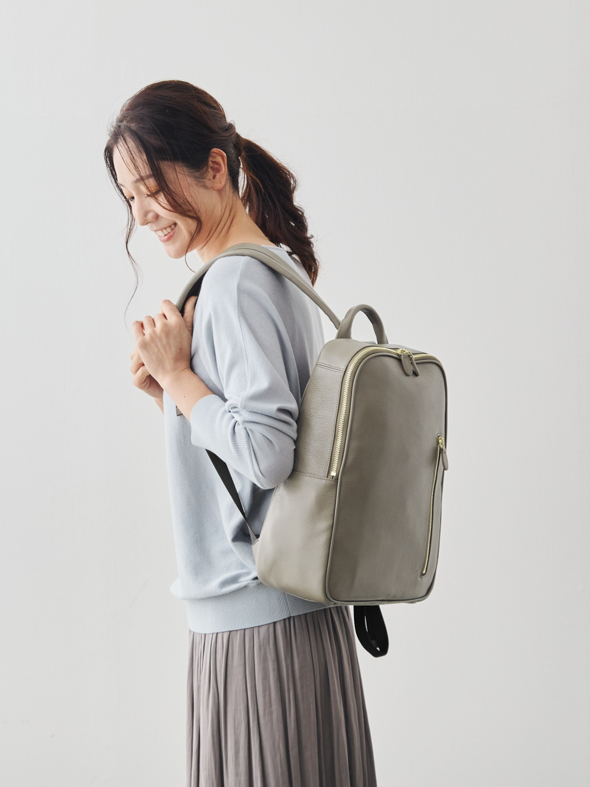 オリーブレザー・クラフトマンリュック/グレージュ モデル 167cm サイズ フリー