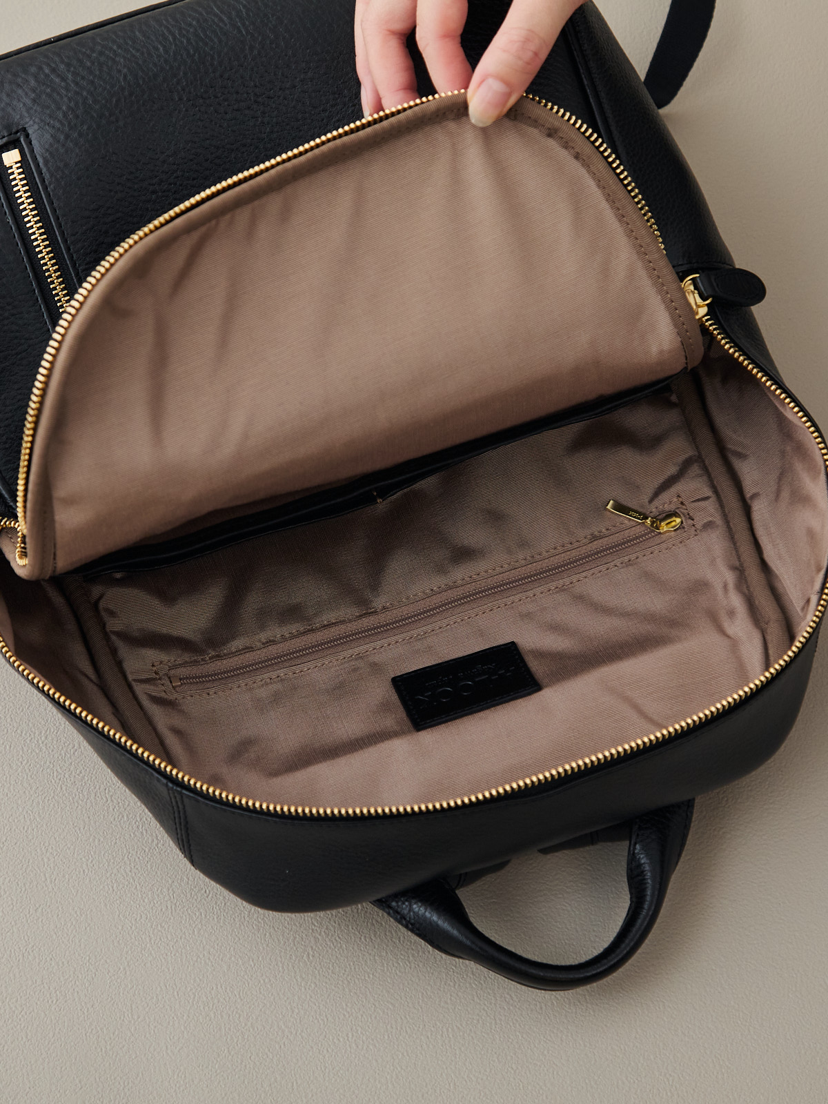 オリーブレザー・クラフトマンリュック/グレージュ