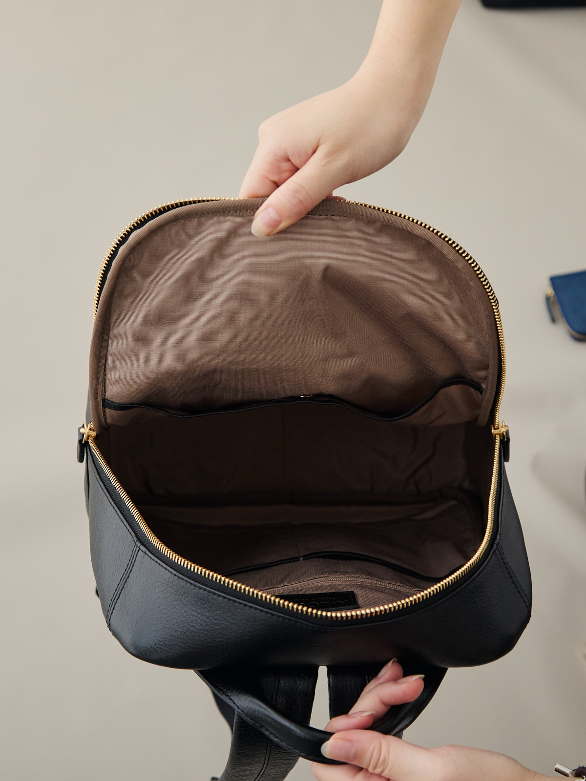 オリーブレザー・クラフトマンリュック/グレージュ