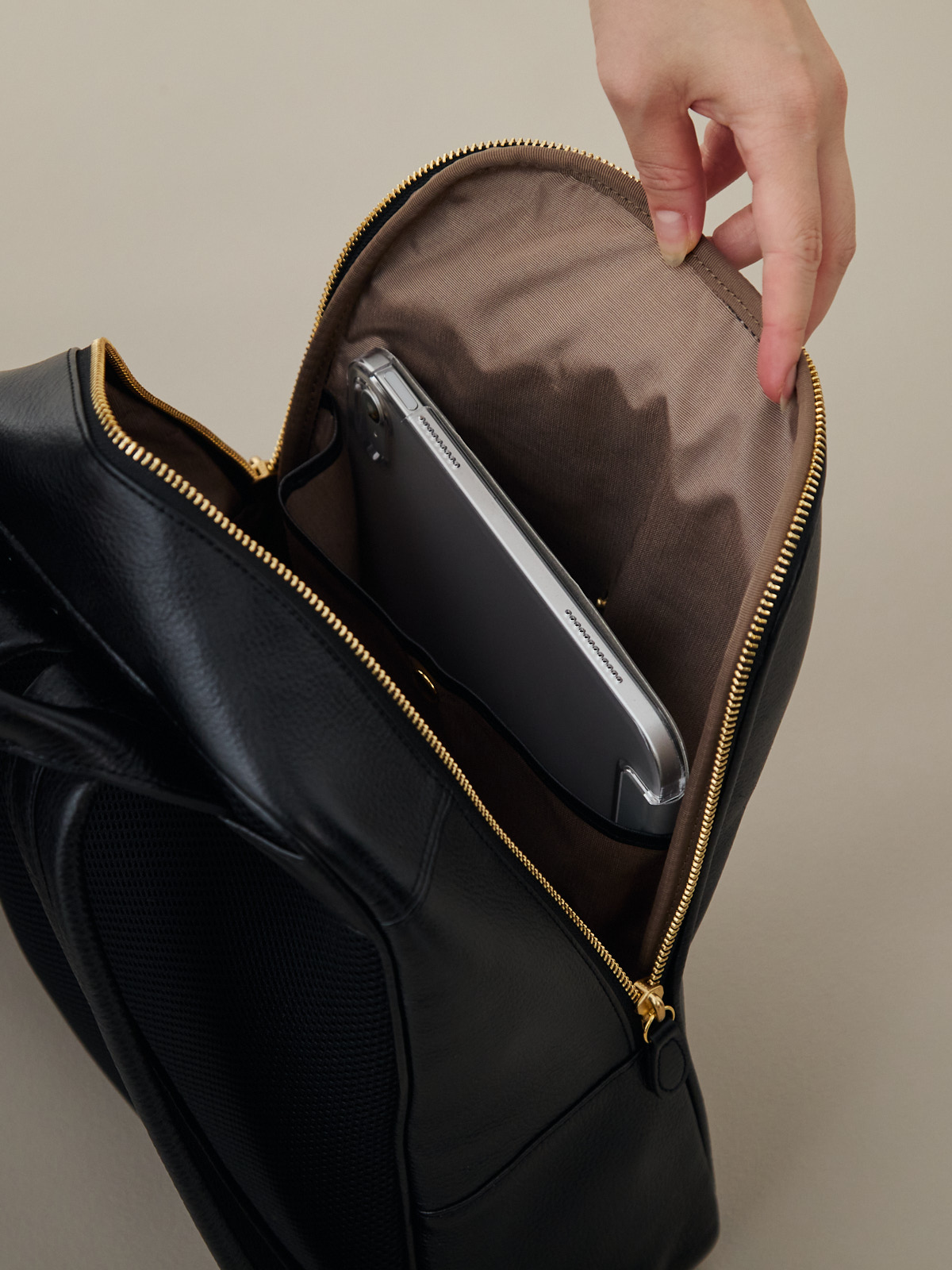 オリーブレザー・クラフトマンリュック/グレージュ