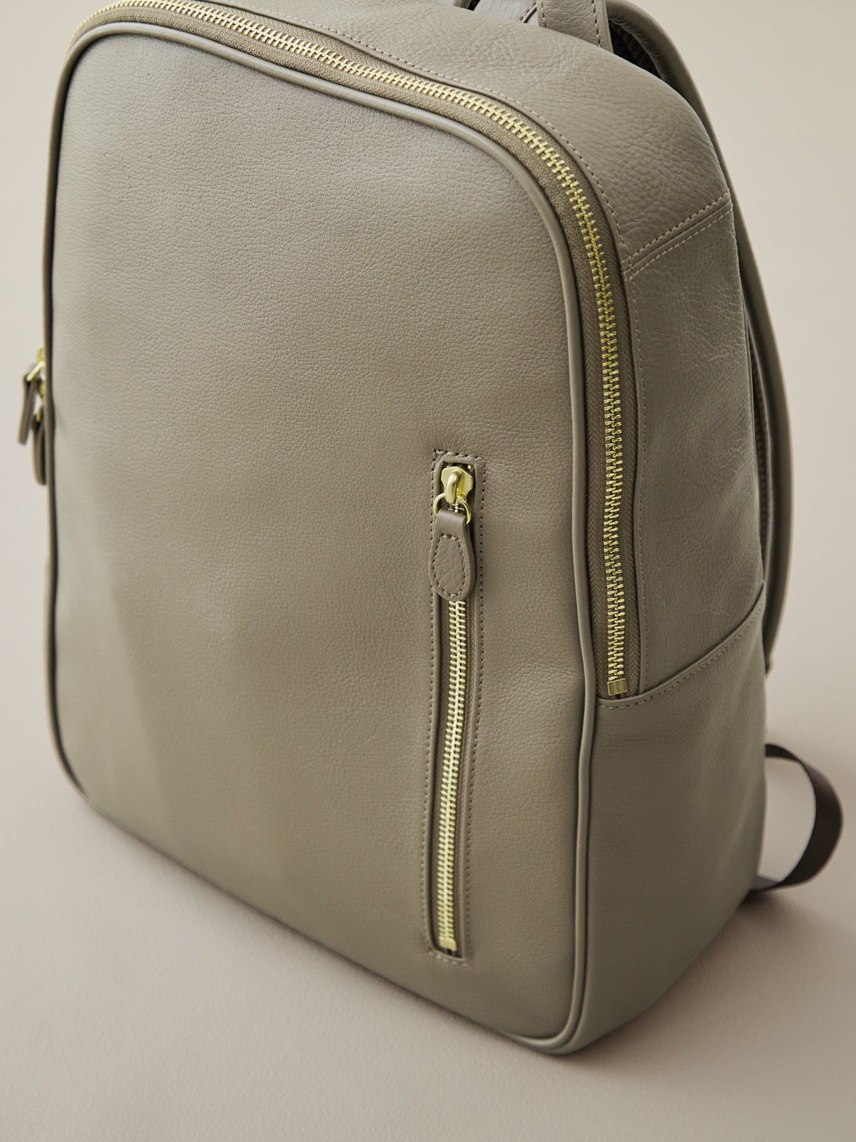 オリーブレザー・クラフトマンリュック/グレージュ