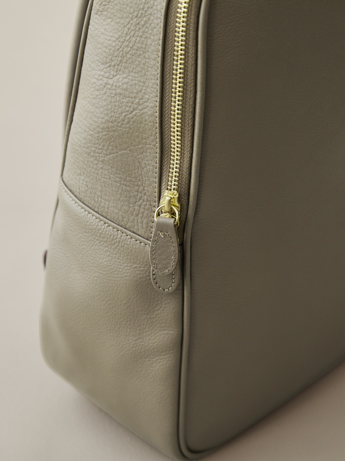 オリーブレザー・クラフトマンリュック/グレージュ