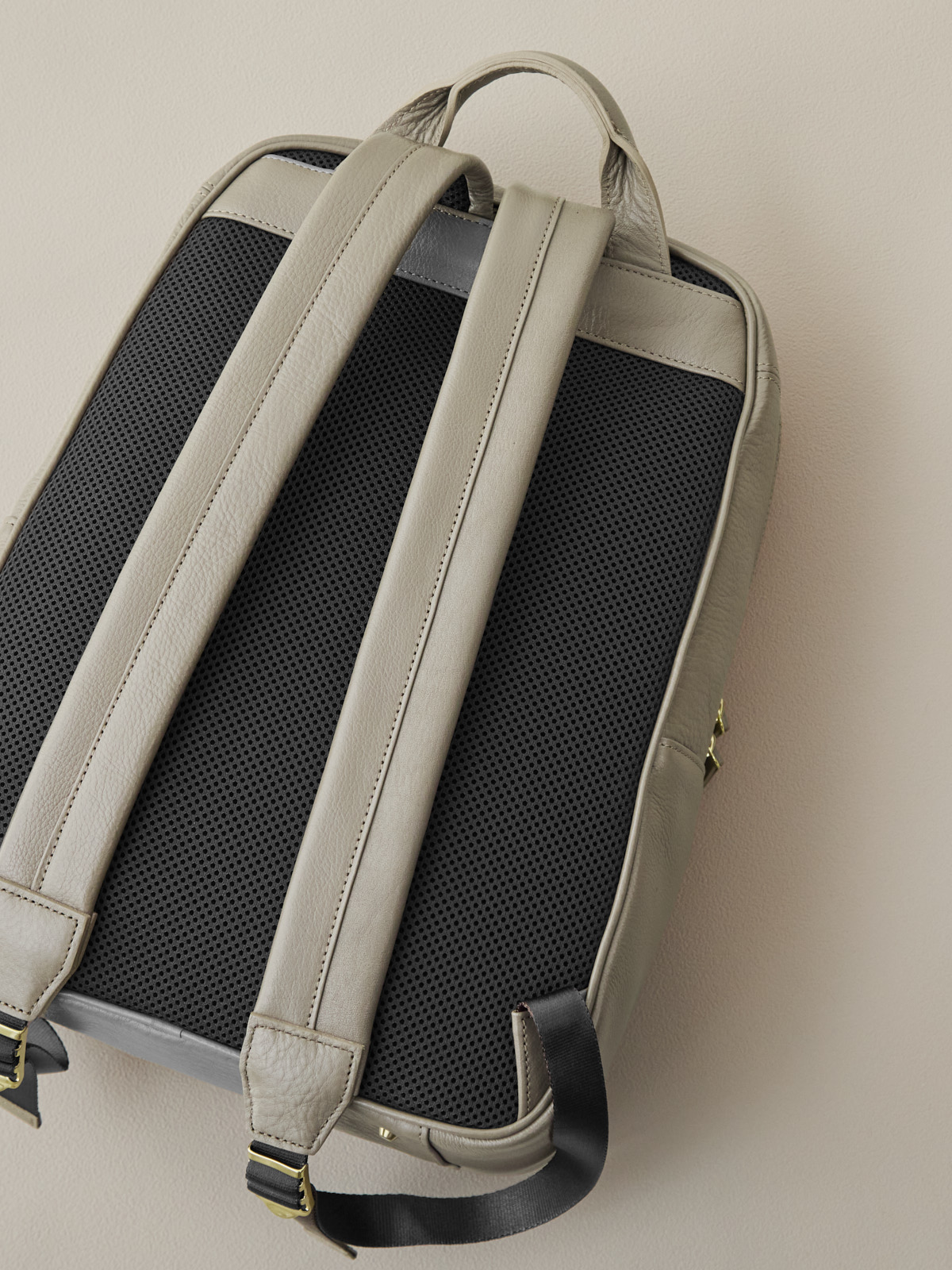 オリーブレザー・クラフトマンリュック/グレージュ