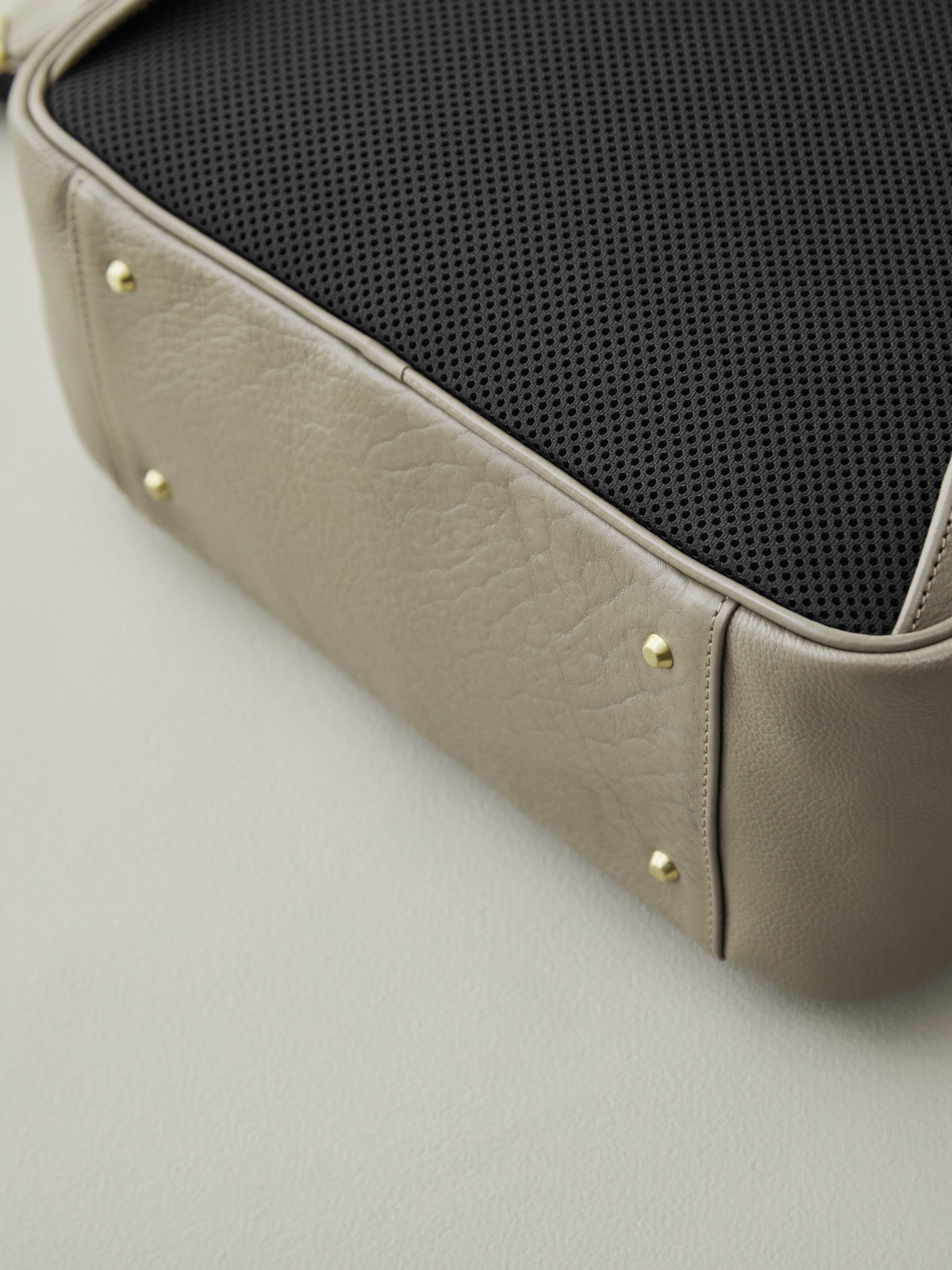 オリーブレザー・クラフトマンリュック/グレージュ