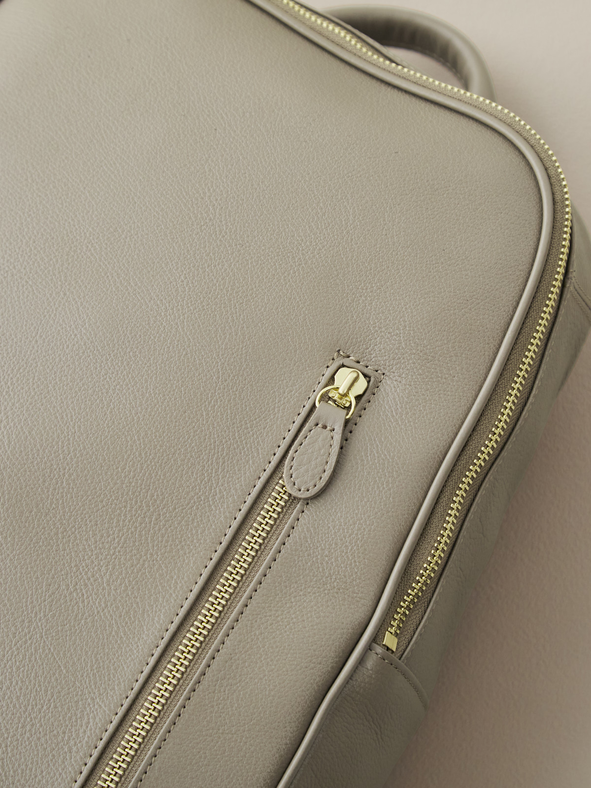 オリーブレザー・クラフトマンリュック/グレージュ