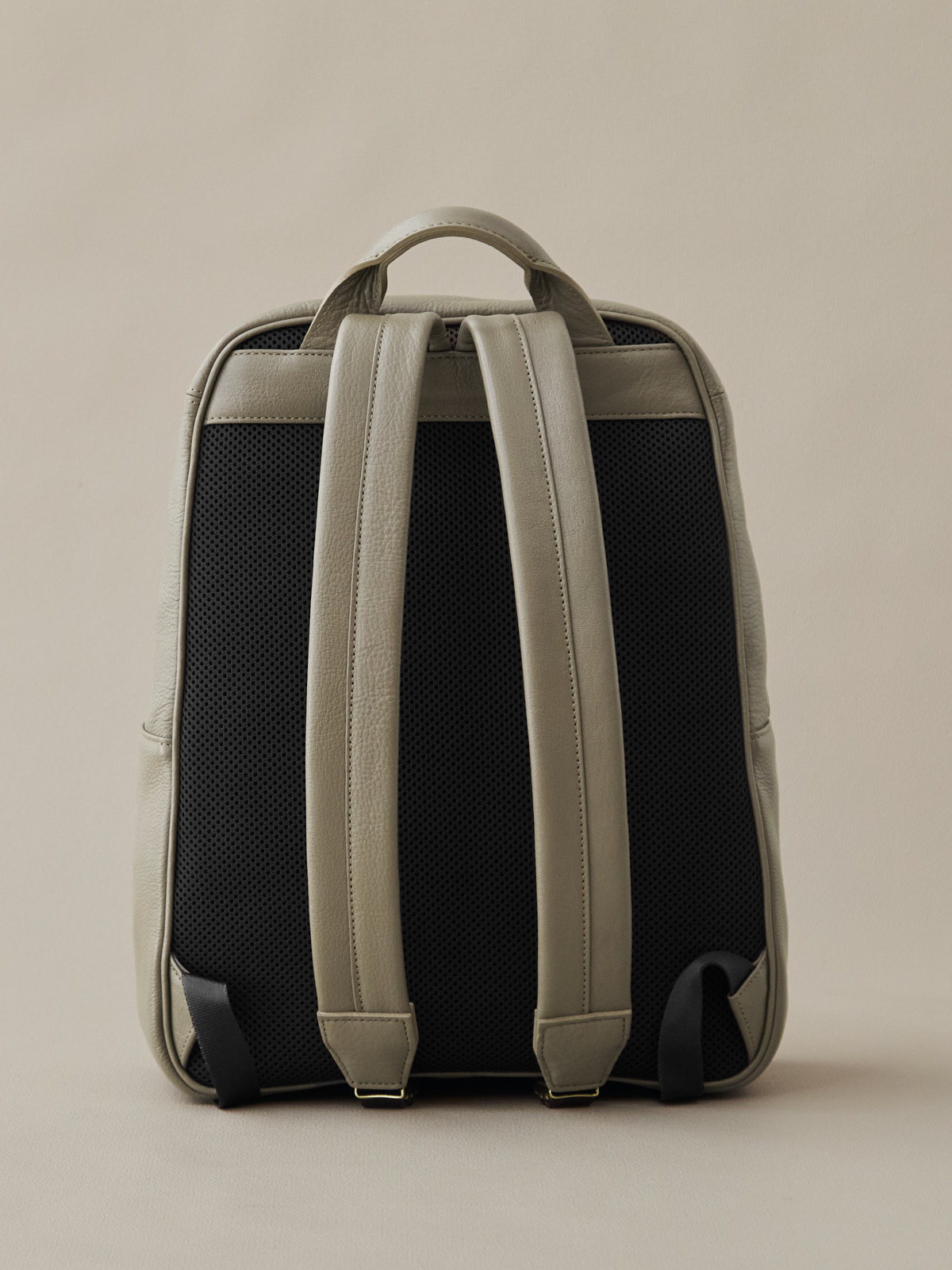 オリーブレザー・クラフトマンリュック/グレージュ