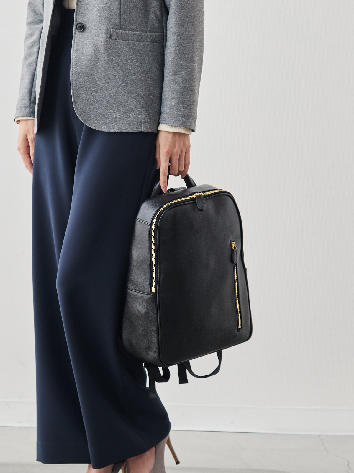 オリーブレザー・クラフトマンリュック/ブラック モデル 167cm サイズ フリー