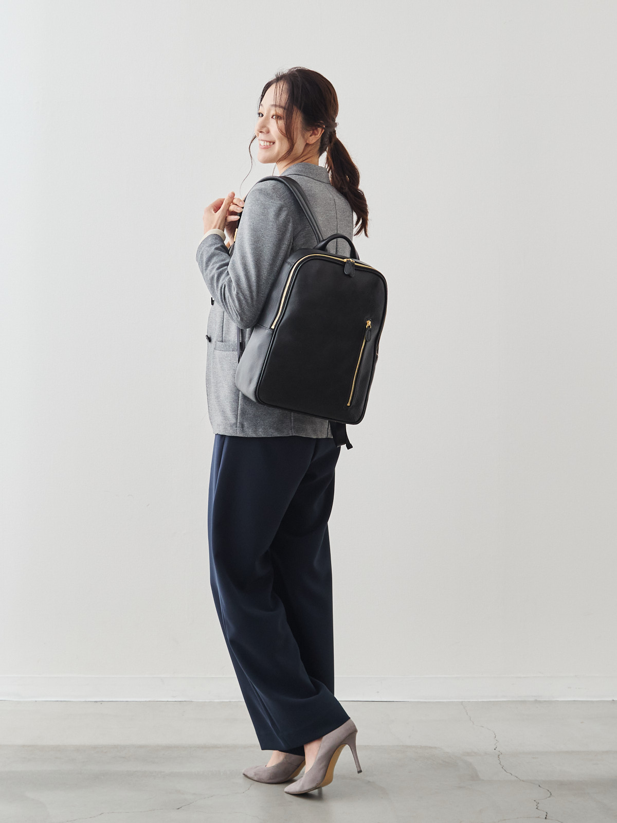 オリーブレザー・クラフトマンリュック/ブラック モデル 167cm サイズ フリー