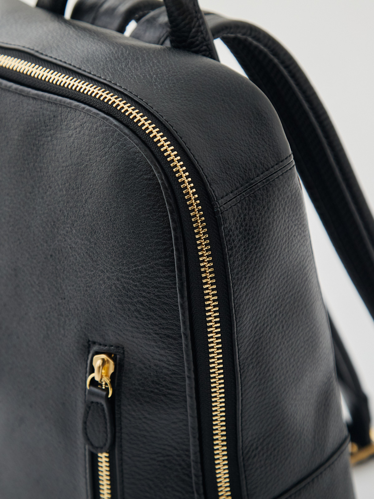 オリーブレザー・クラフトマンリュック/ブラック