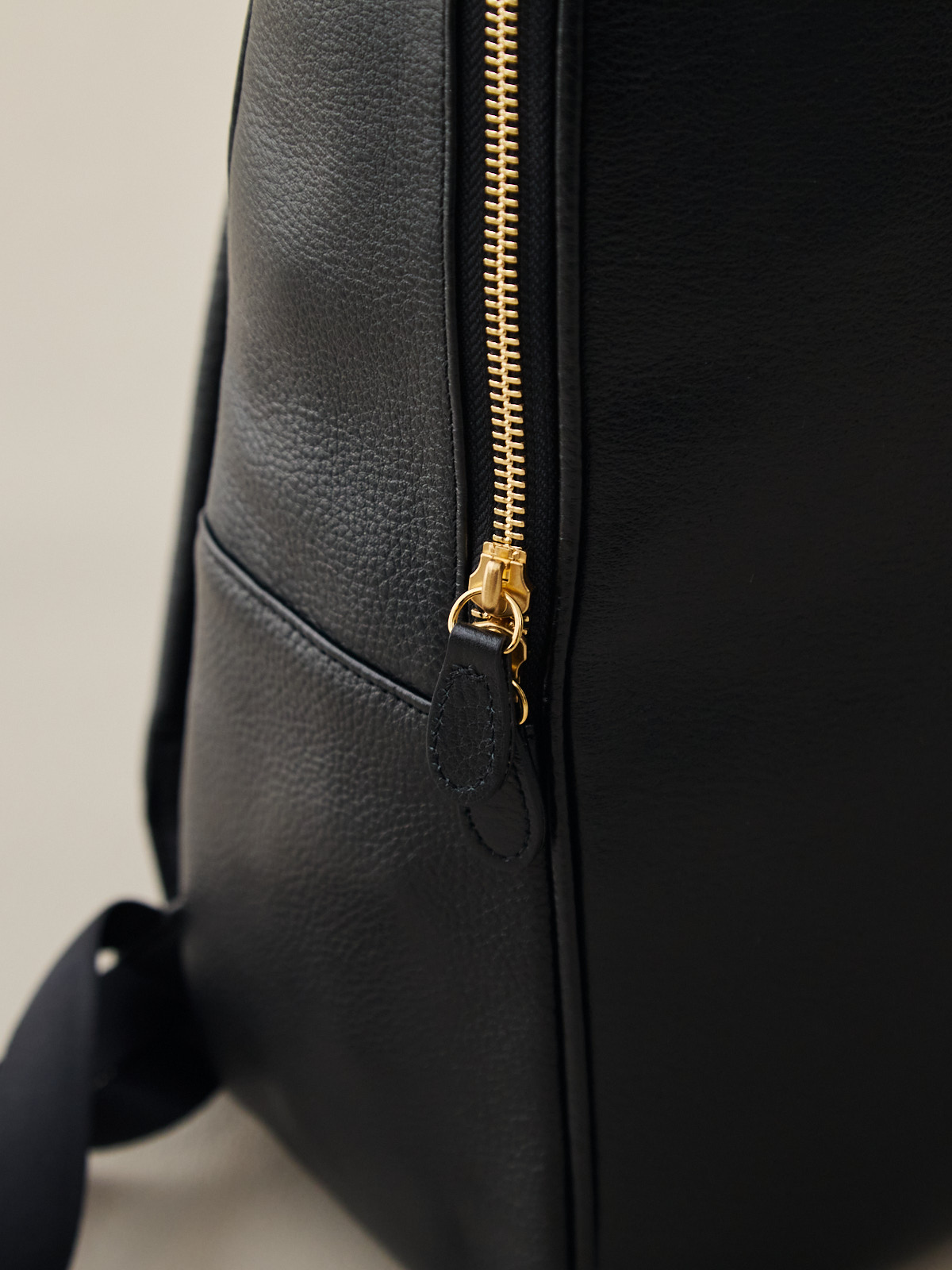 オリーブレザー・クラフトマンリュック/ブラック