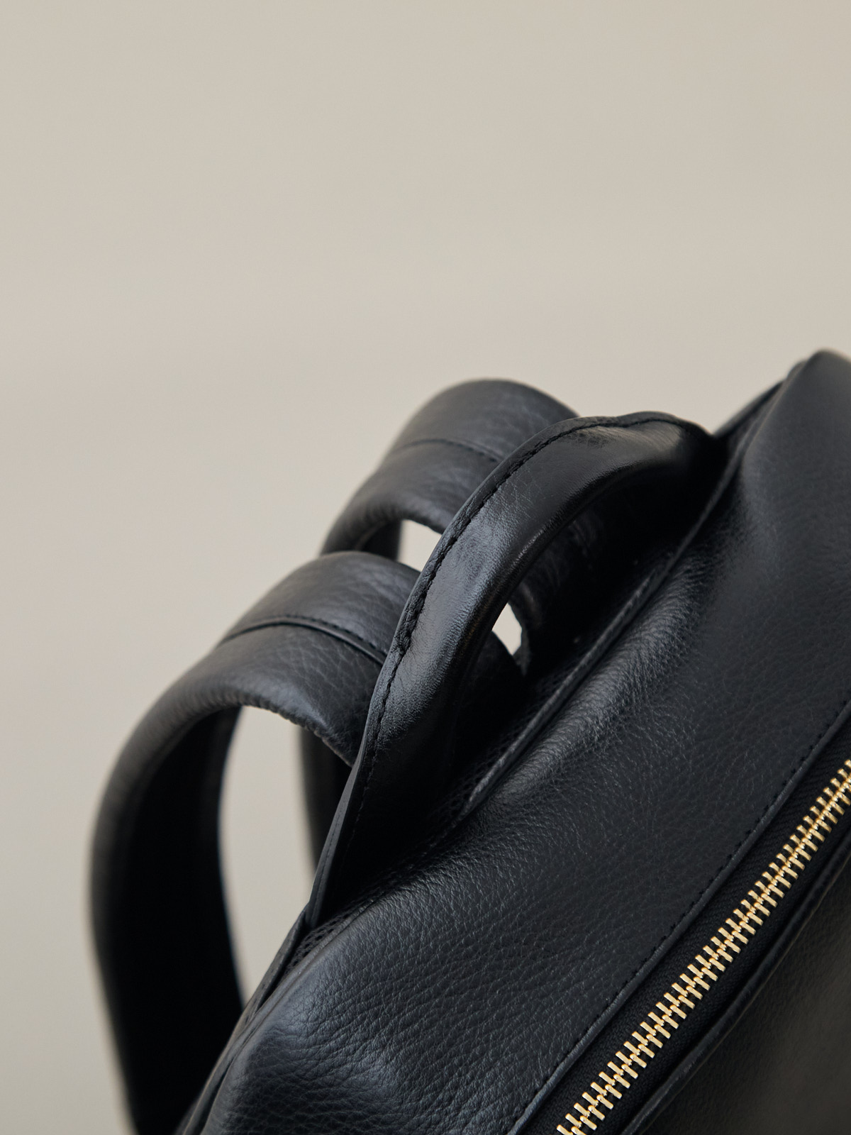 オリーブレザー・クラフトマンリュック/ブラック