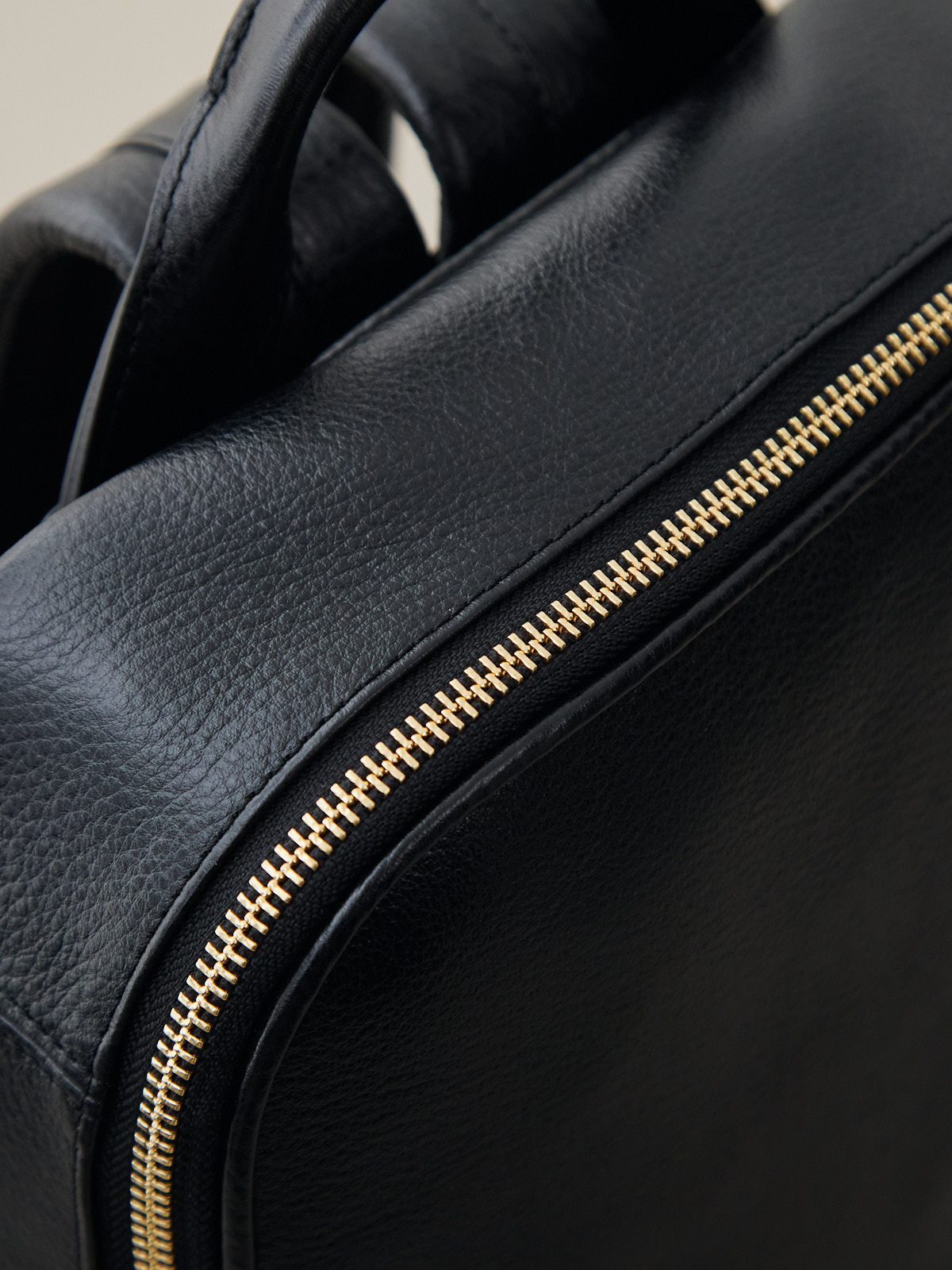 オリーブレザー・クラフトマンリュック/ブラック