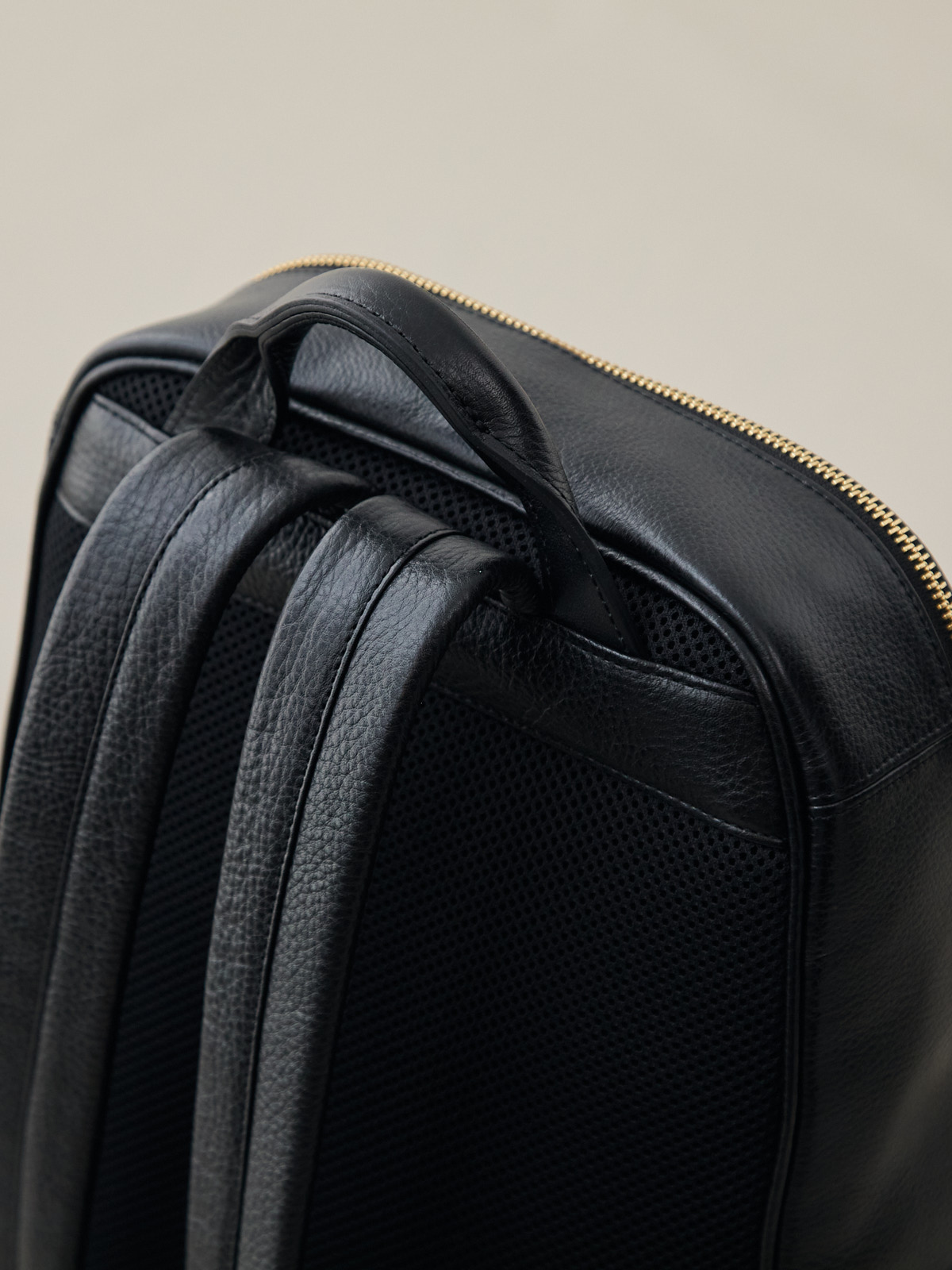 オリーブレザー・クラフトマンリュック/ブラック