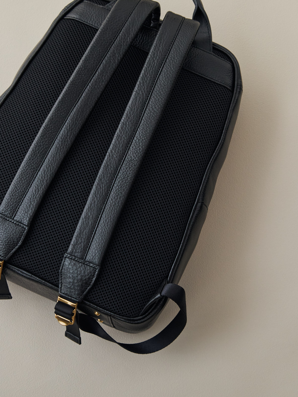 オリーブレザー・クラフトマンリュック/ブラック