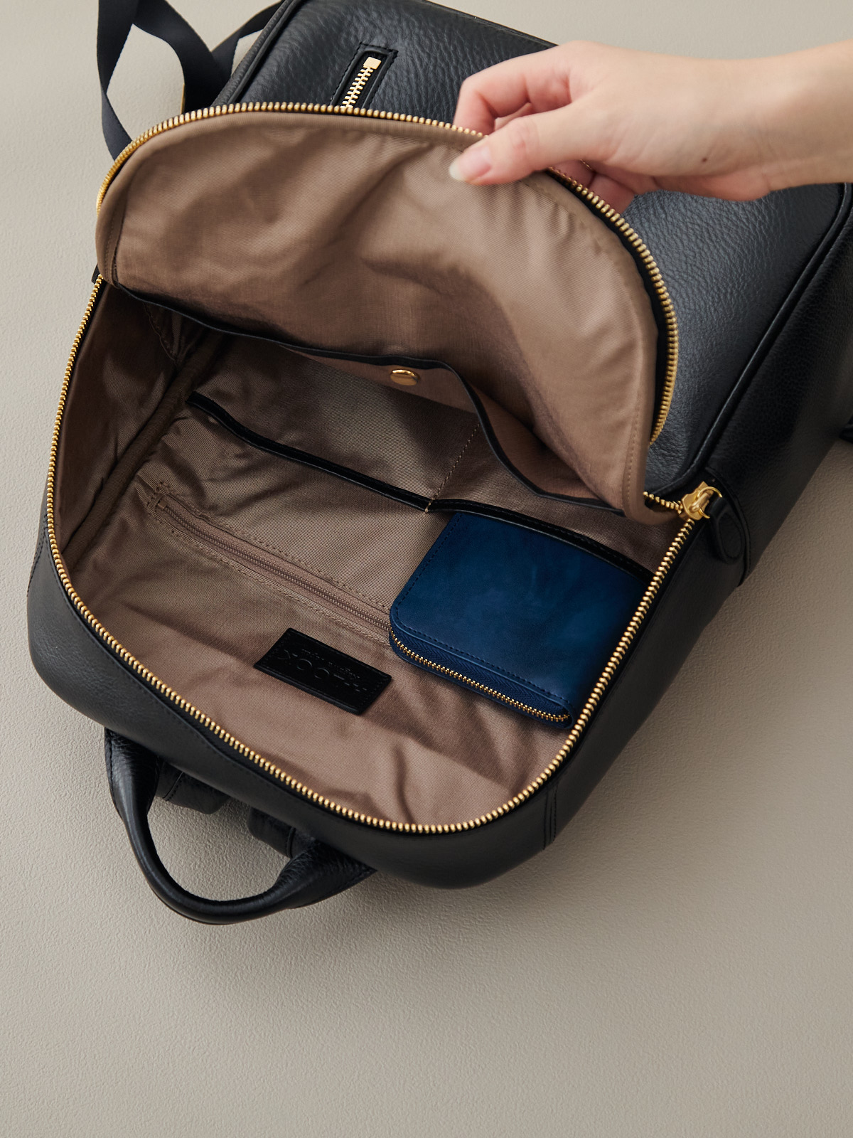 オリーブレザー・クラフトマンリュック/ブラック