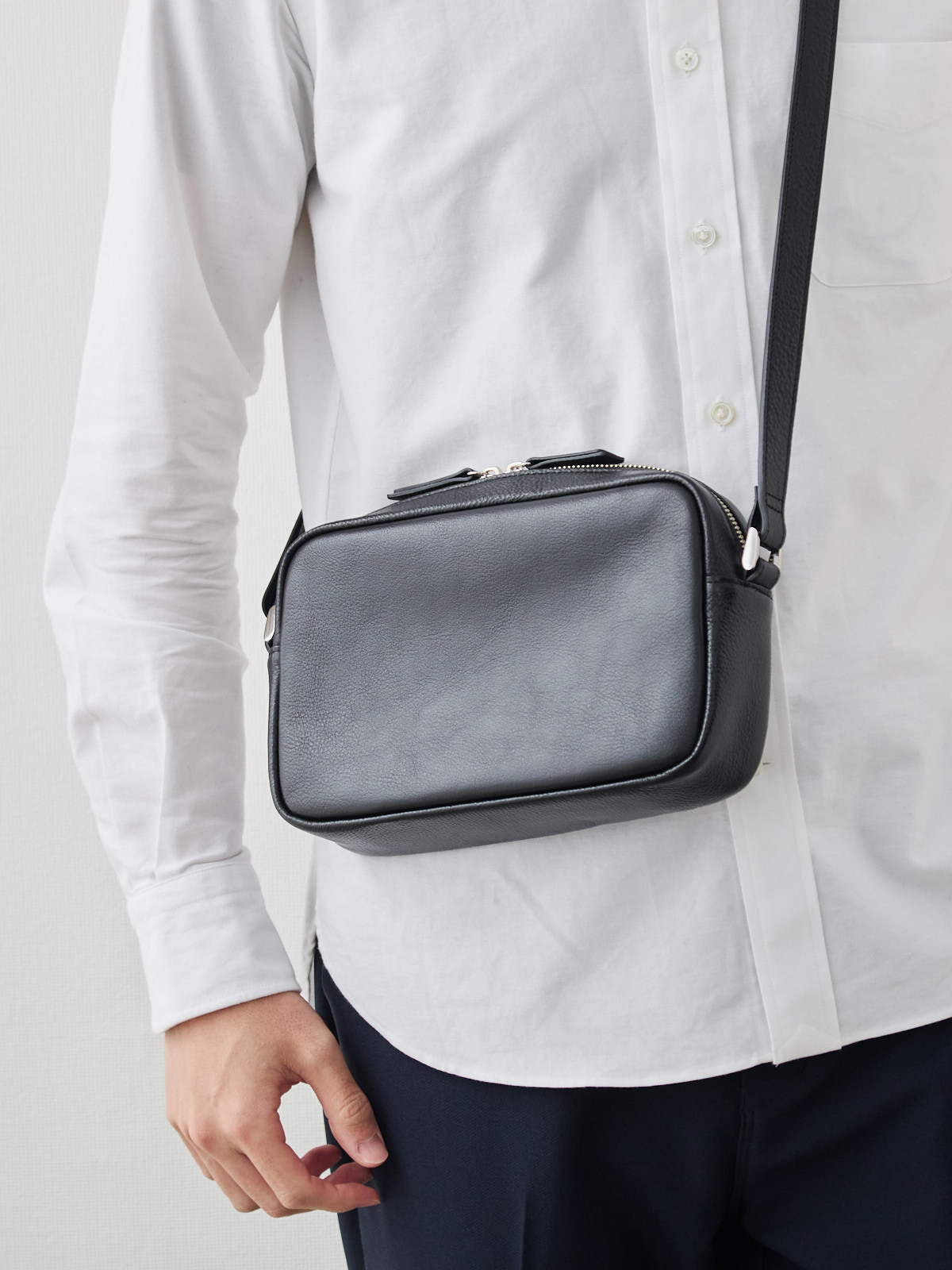 タイムレス ミディアムショルダー/オリーブオイルレザー/ブラック